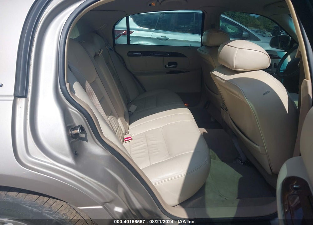2000 LINCOLN TOWN CAR EXECUTIVE VIN: 1LNHM81W5YY924869
