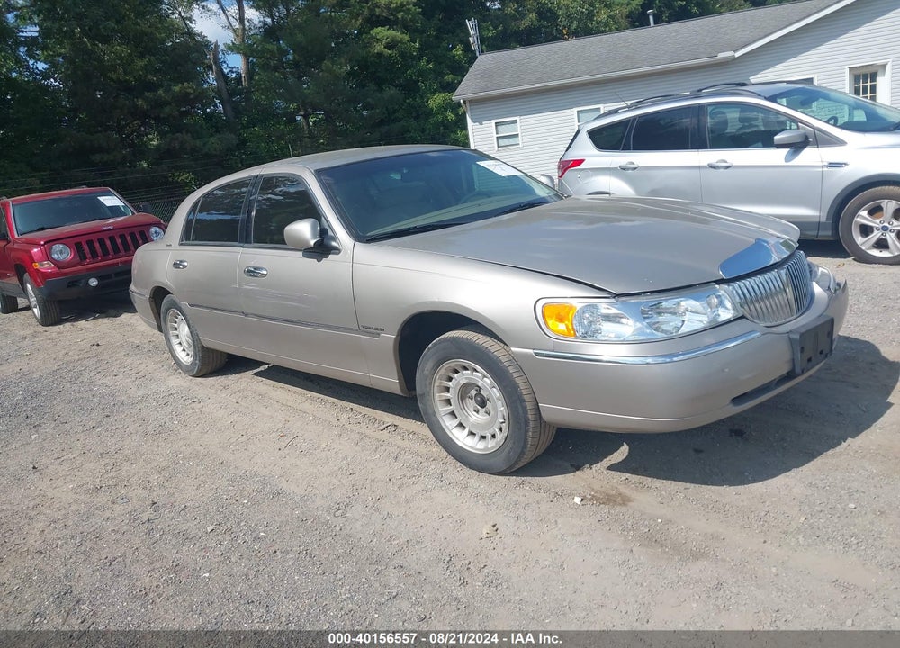 2000 LINCOLN TOWN CAR EXECUTIVE VIN: 1LNHM81W5YY924869