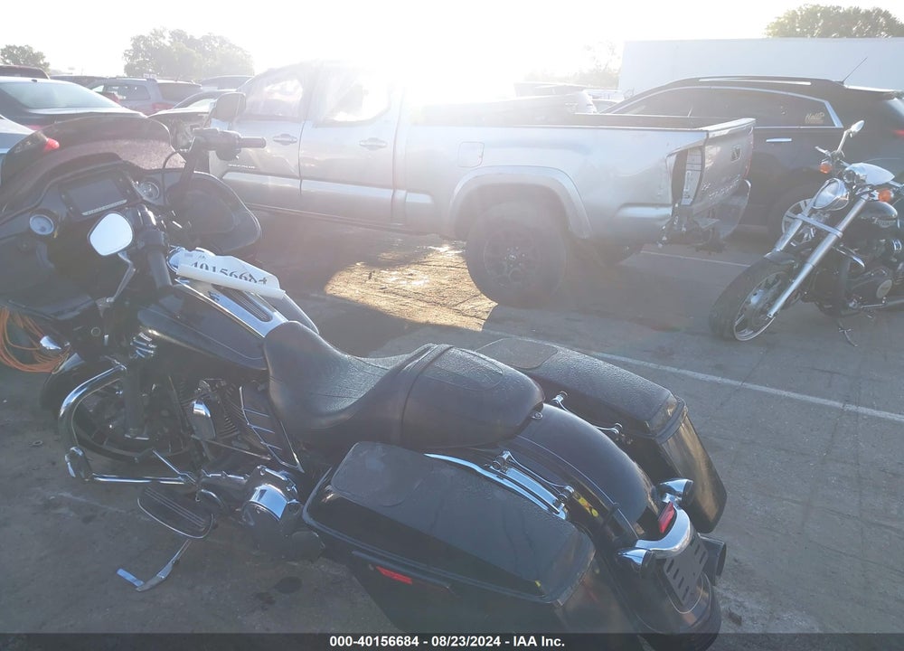 2015 HARLEY-DAVIDSON FLTRXS ROAD GLIDE SPECIAL VIN: 1HD1KTM15FB700871