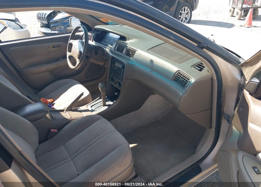 2001 TOYOTA CAMRY LE VIN: 4T1BG22K61U039907