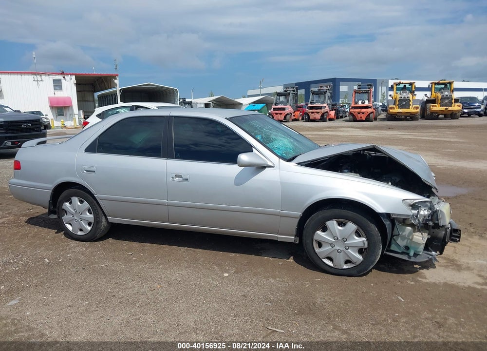 2001 TOYOTA CAMRY LE VIN: 4T1BG22K01U091100