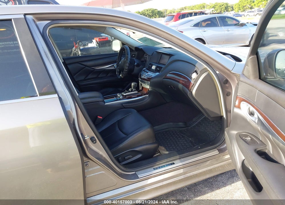 2014 INFINITI Q70 3.7 VIN: JN1BY1AP8EM260202