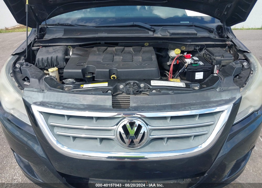 2010 VOLKSWAGEN ROUTAN SEL PREMIUM VIN: 2V4RW6DX4AR295682