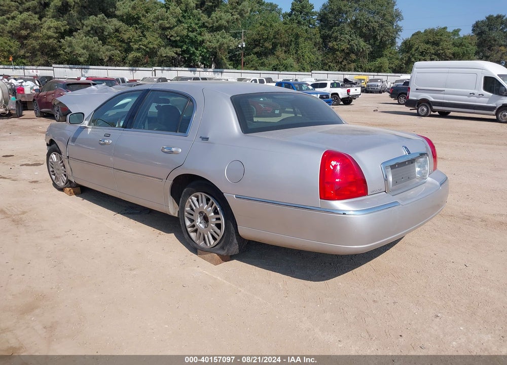 2009 LINCOLN TOWN CAR SIGNATURE LIMITED VIN: 2LNHM82V19X636676