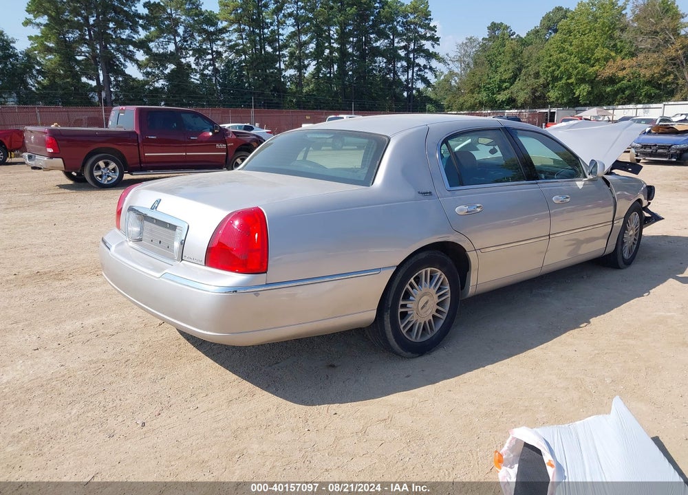 2009 LINCOLN TOWN CAR SIGNATURE LIMITED VIN: 2LNHM82V19X636676