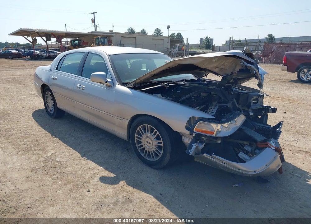 2009 LINCOLN TOWN CAR SIGNATURE LIMITED VIN: 2LNHM82V19X636676