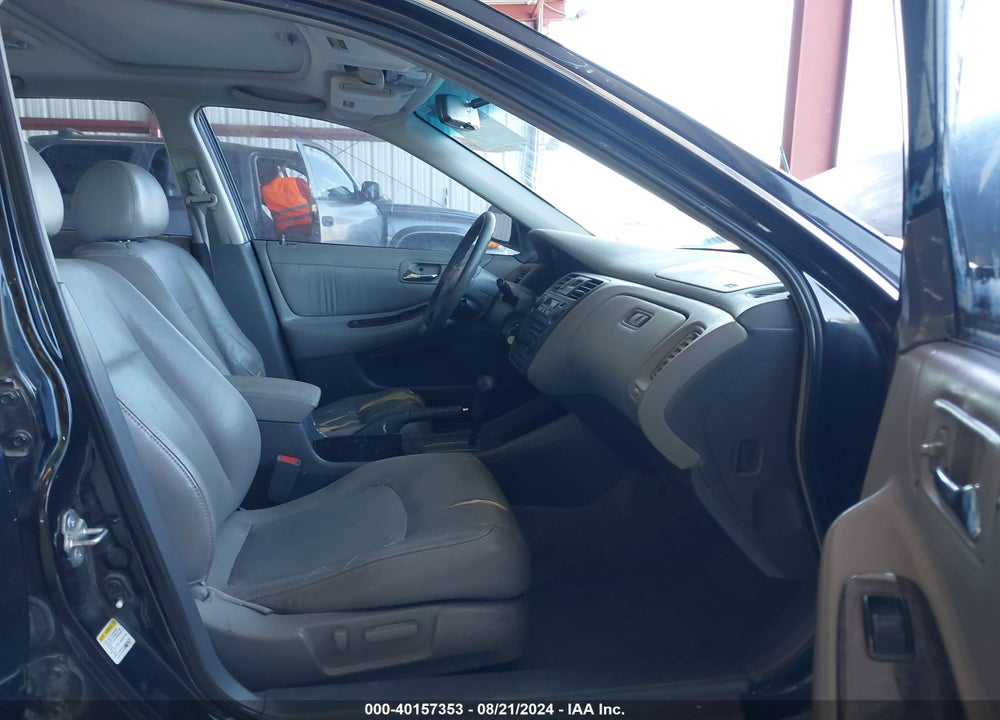 2001 HONDA ACCORD 3.0 EX VIN: 1HGCG16561A042784