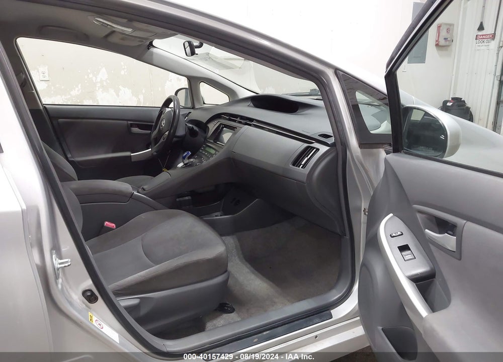 2011 TOYOTA PRIUS TWO VIN: JTDKN3DUXB1364173