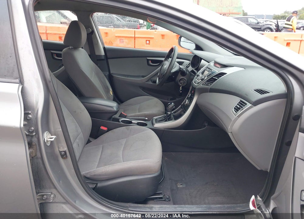 2014 HYUNDAI ELANTRA SE VIN: 5NPDH4AE5EH484866
