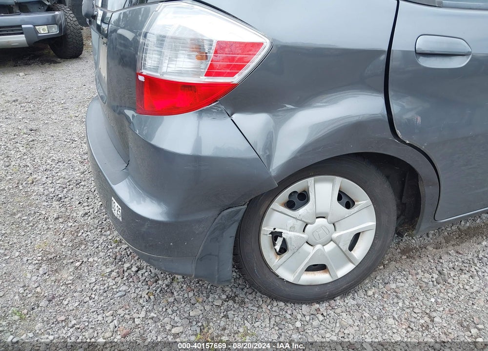 2013 HONDA FIT VIN: JHMGE8H33DC032635