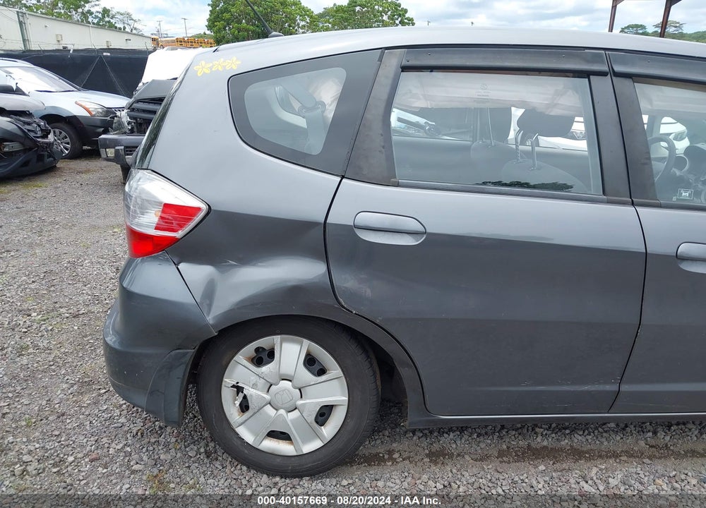 2013 HONDA FIT VIN: JHMGE8H33DC032635