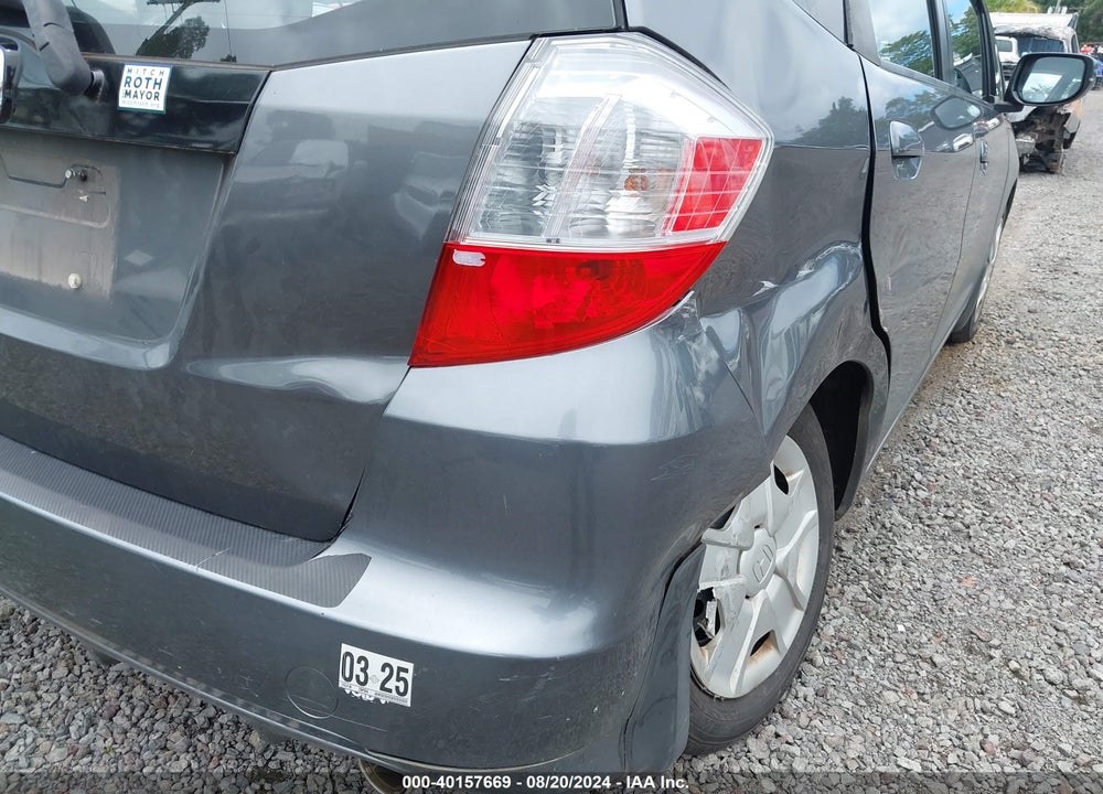 2013 HONDA FIT VIN: JHMGE8H33DC032635