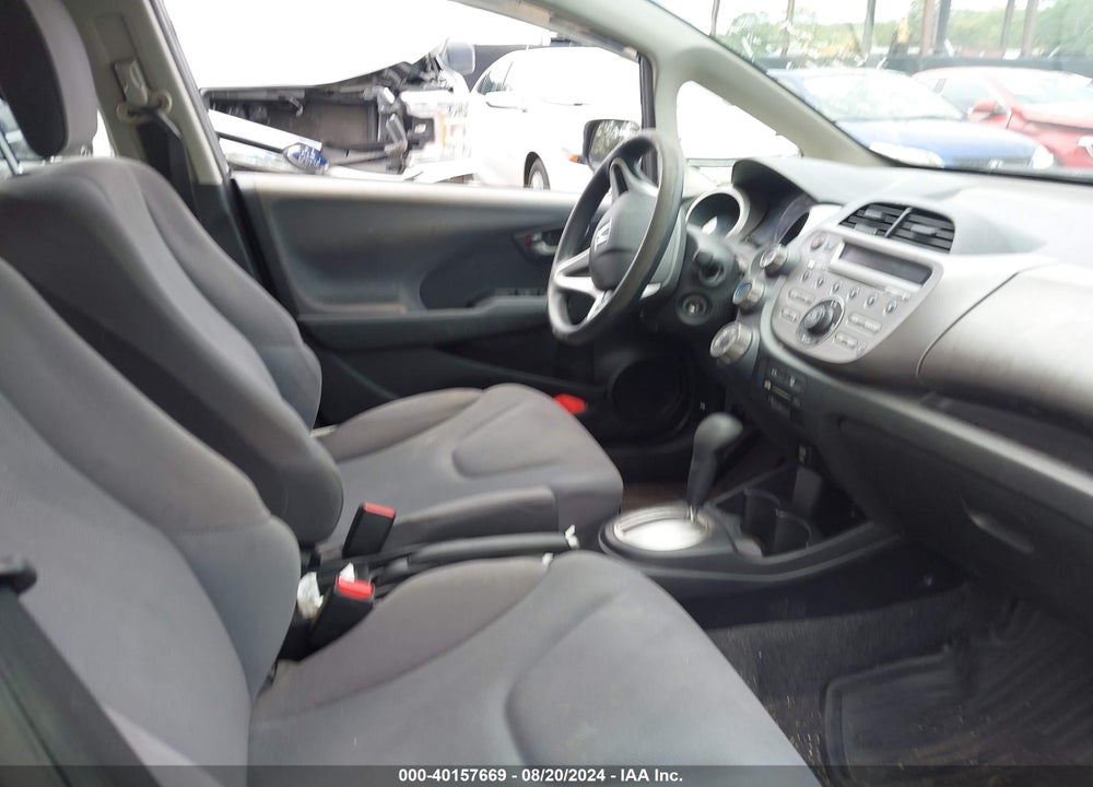 2013 HONDA FIT VIN: JHMGE8H33DC032635