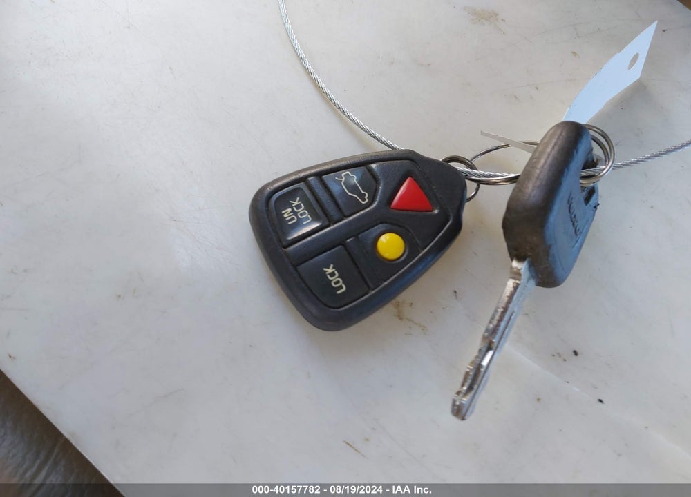 2002 VOLVO V70 XC VIN: YV1SZ58D721061923