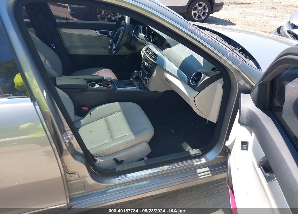 2014 MERCEDES-BENZ C 250 LUXURY/SPORT VIN: WDDGF4HB4EA946877