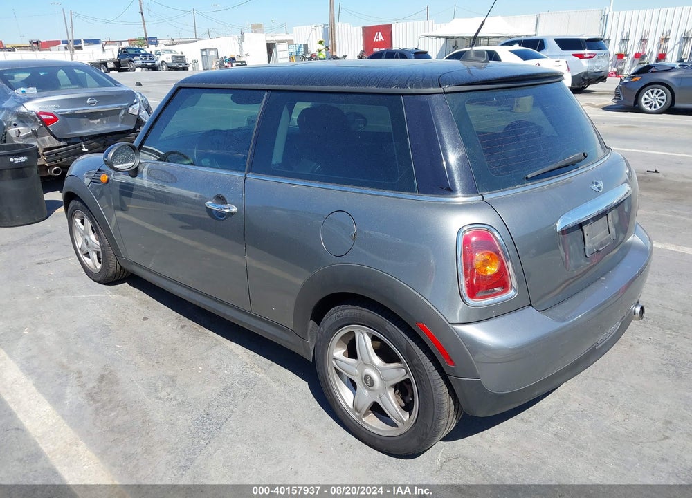 2010 MINI COOPER VIN: WMWMF3C50ATZ61493