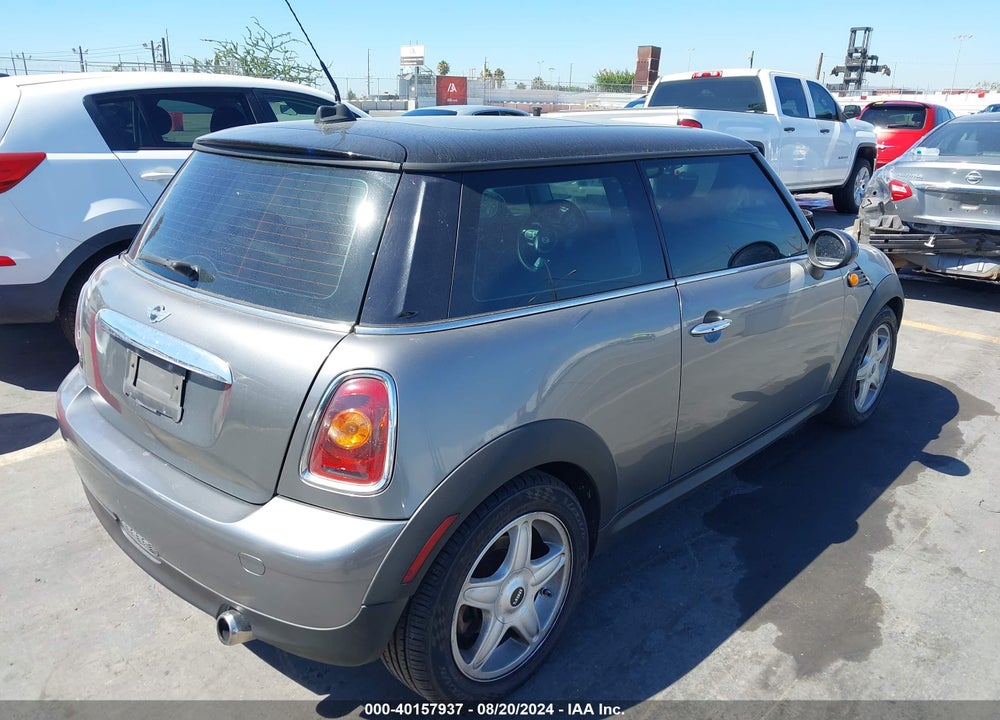 2010 MINI COOPER VIN: WMWMF3C50ATZ61493