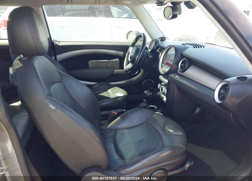 2010 MINI COOPER VIN: WMWMF3C50ATZ61493