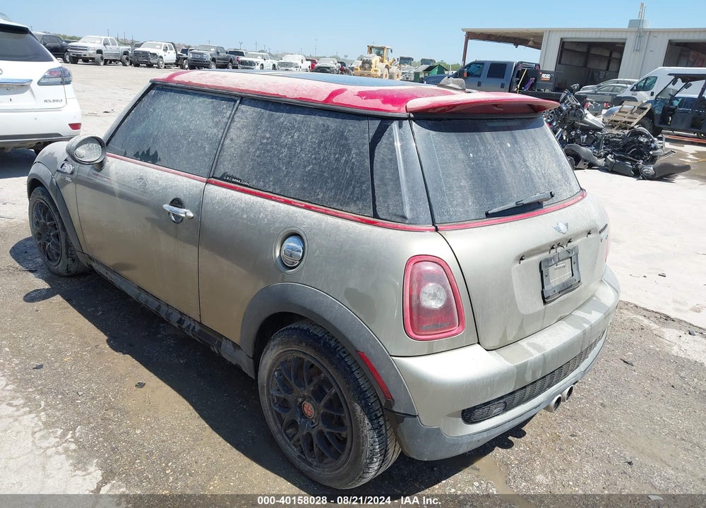 2010 MINI COOPER S VIN: WMWMF7C55ATW89823