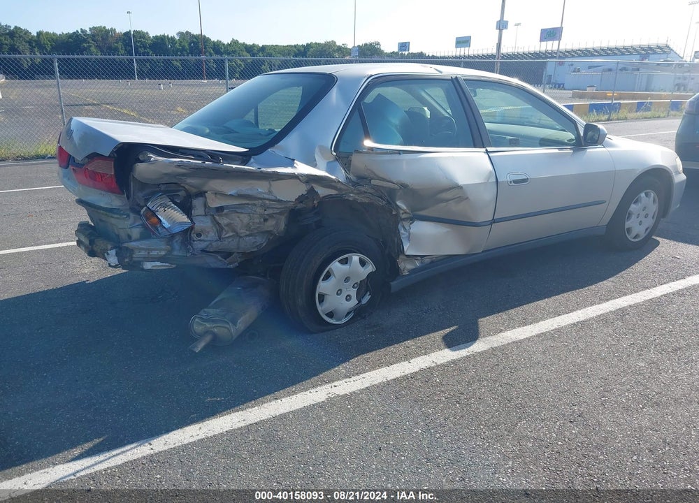 1999 HONDA ACCORD LX VIN: 1HGCG6652XA134030