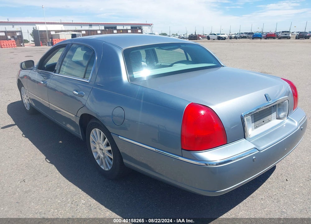 2004 LINCOLN TOWN CAR SIGNATURE VIN: 1LNHM81W64Y630763