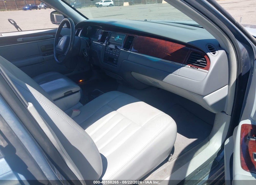 2004 LINCOLN TOWN CAR SIGNATURE VIN: 1LNHM81W64Y630763