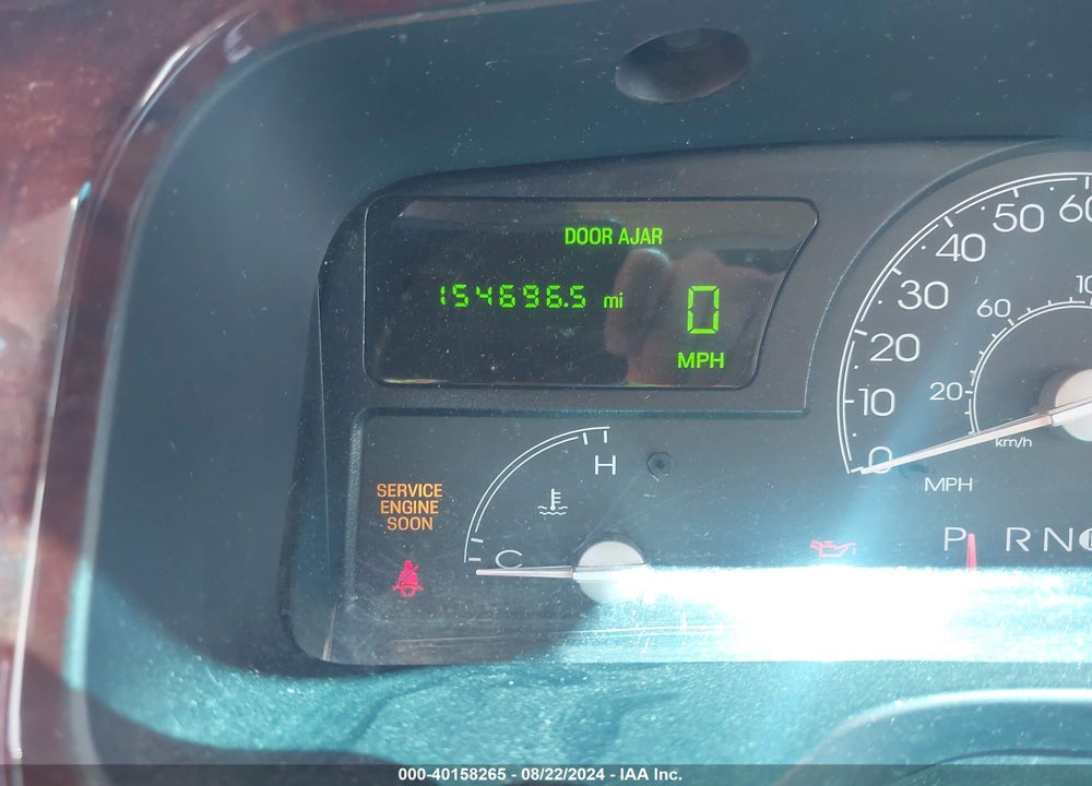 2004 LINCOLN TOWN CAR SIGNATURE VIN: 1LNHM81W64Y630763