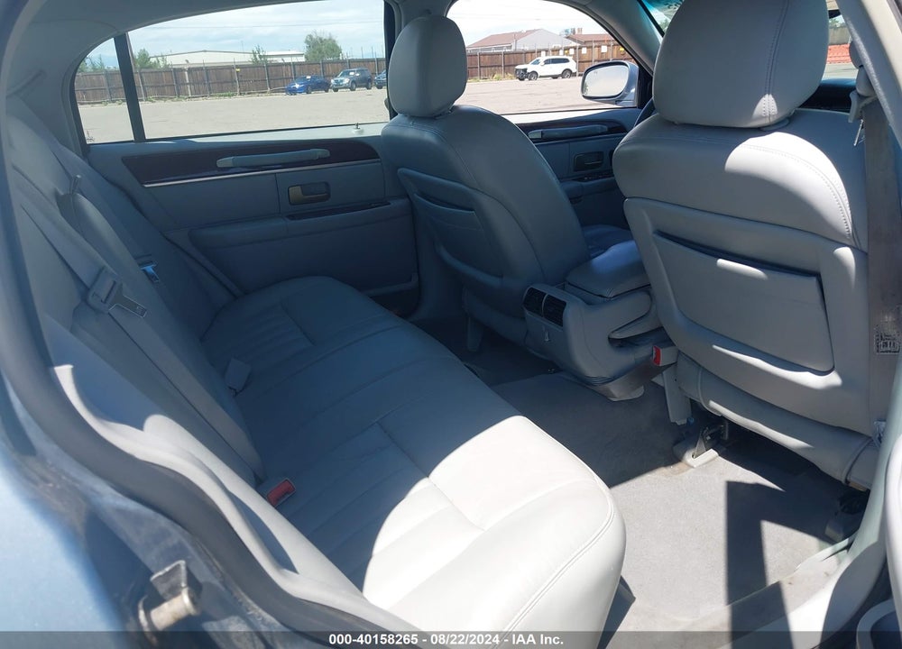 2004 LINCOLN TOWN CAR SIGNATURE VIN: 1LNHM81W64Y630763