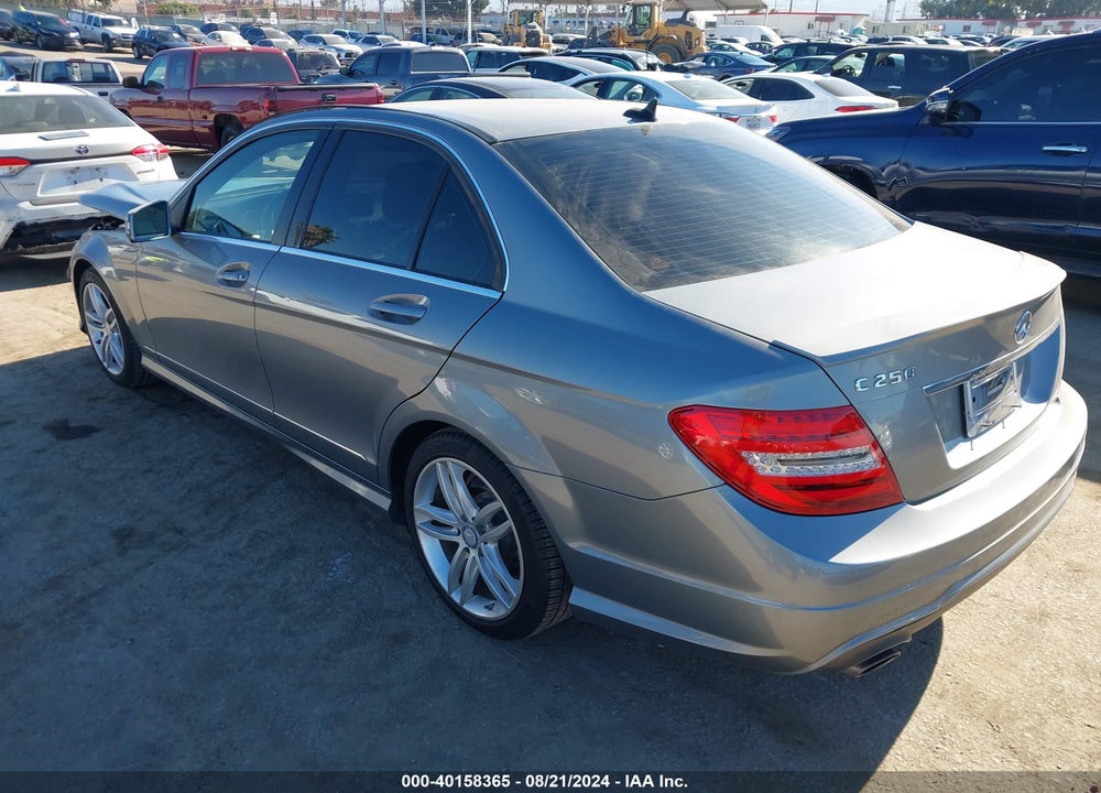 2013 MERCEDES-BENZ C 250 LUXURY/SPORT VIN: WDDGF4HB4DG098320