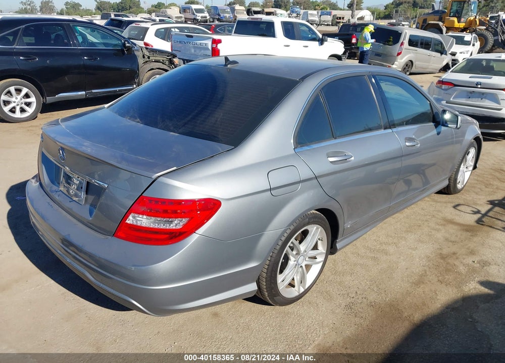 2013 MERCEDES-BENZ C 250 LUXURY/SPORT VIN: WDDGF4HB4DG098320