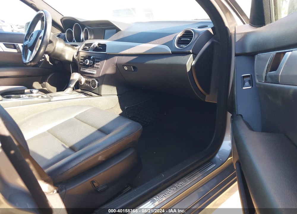 2013 MERCEDES-BENZ C 250 LUXURY/SPORT VIN: WDDGF4HB4DG098320