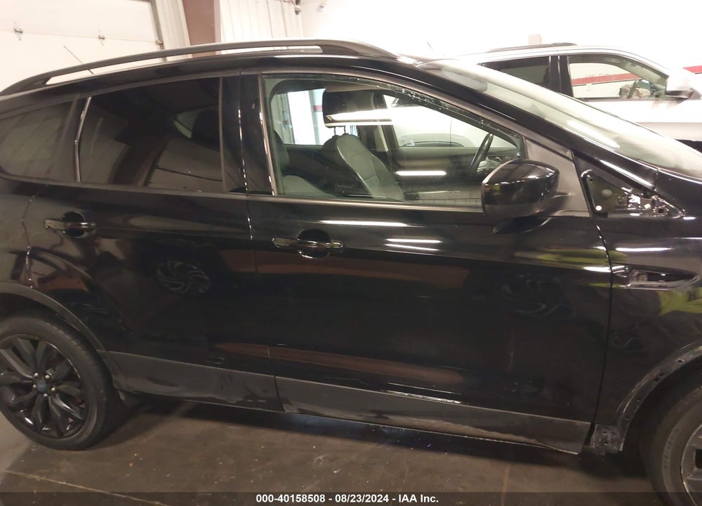 2017 FORD ESCAPE SE VIN: 1FMCU9GD8HUE53765