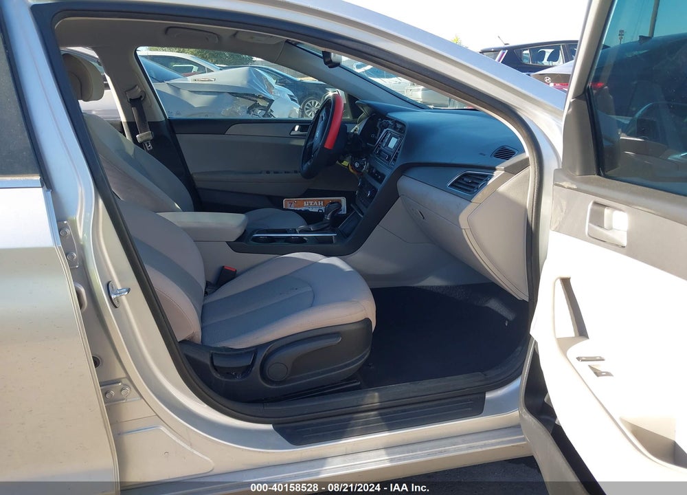 2015 HYUNDAI SONATA SE VIN: 5NPE24AFXFH228481