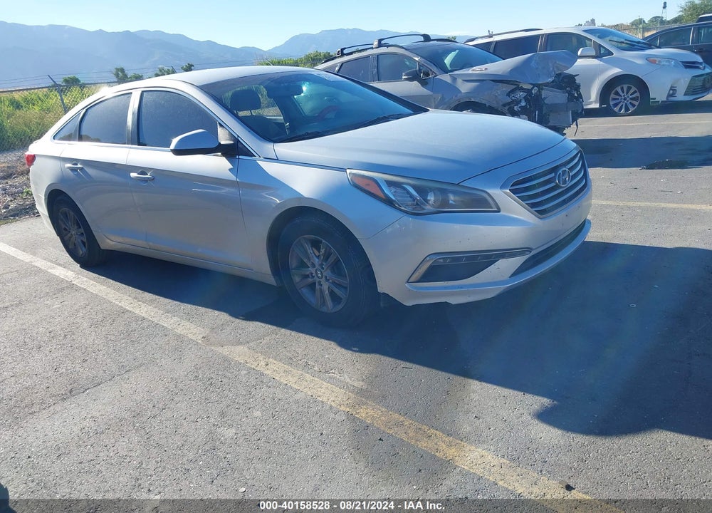 2015 HYUNDAI SONATA SE VIN: 5NPE24AFXFH228481