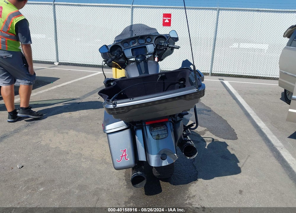 2019 HARLEY-DAVIDSON FLHTKSE VIN: 1HD1TEH18KB956743
