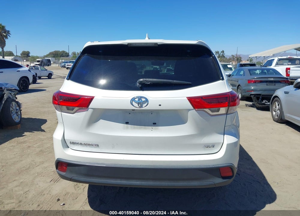 2017 TOYOTA HIGHLANDER XLE VIN: 5TDKZRFH7HS521578