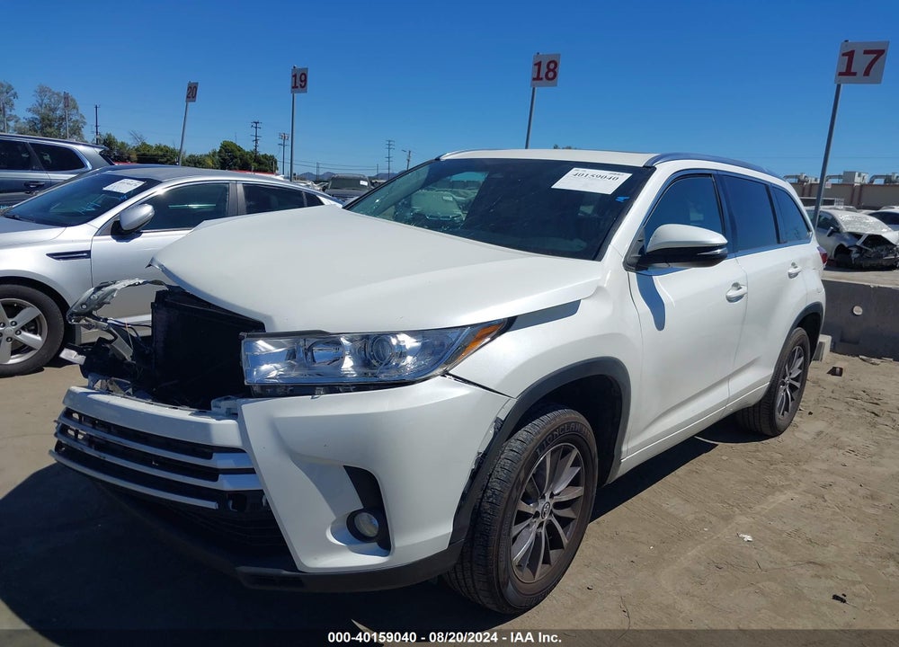 2017 TOYOTA HIGHLANDER XLE VIN: 5TDKZRFH7HS521578