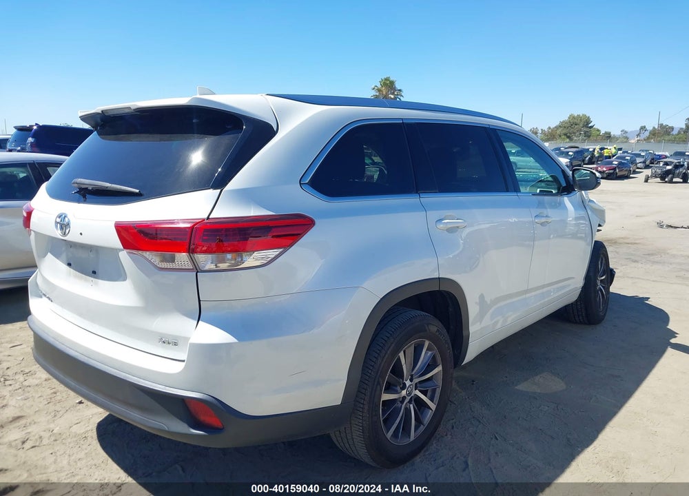 2017 TOYOTA HIGHLANDER XLE VIN: 5TDKZRFH7HS521578