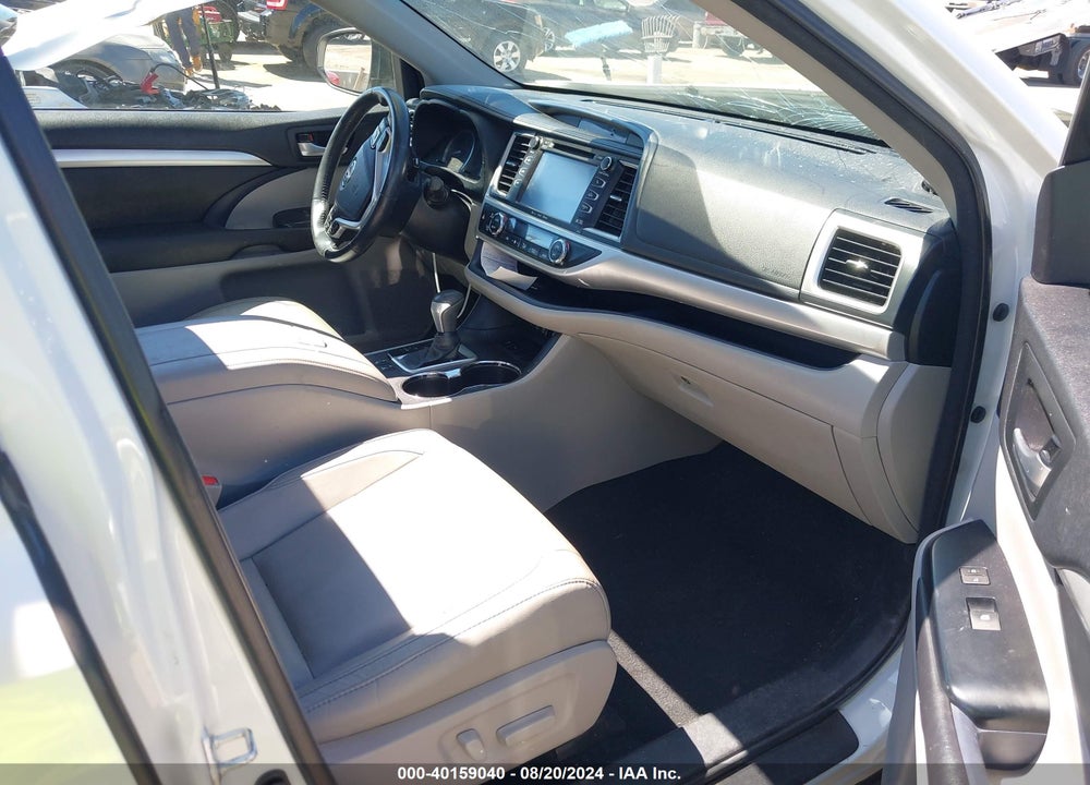 2017 TOYOTA HIGHLANDER XLE VIN: 5TDKZRFH7HS521578