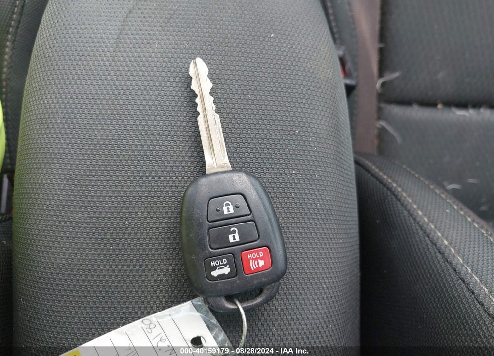 2018 TOYOTA COROLLA LE VIN: 5YFBURHE4JP822180