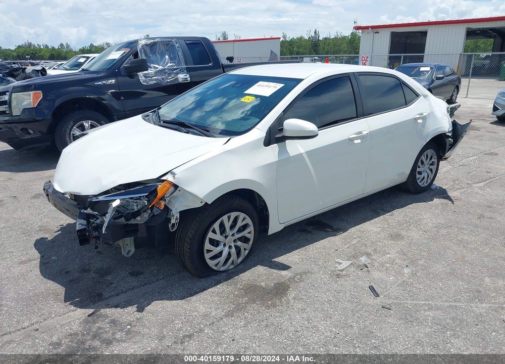 2018 TOYOTA COROLLA LE VIN: 5YFBURHE4JP822180