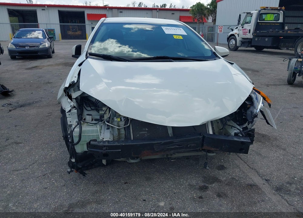 2018 TOYOTA COROLLA LE VIN: 5YFBURHE4JP822180