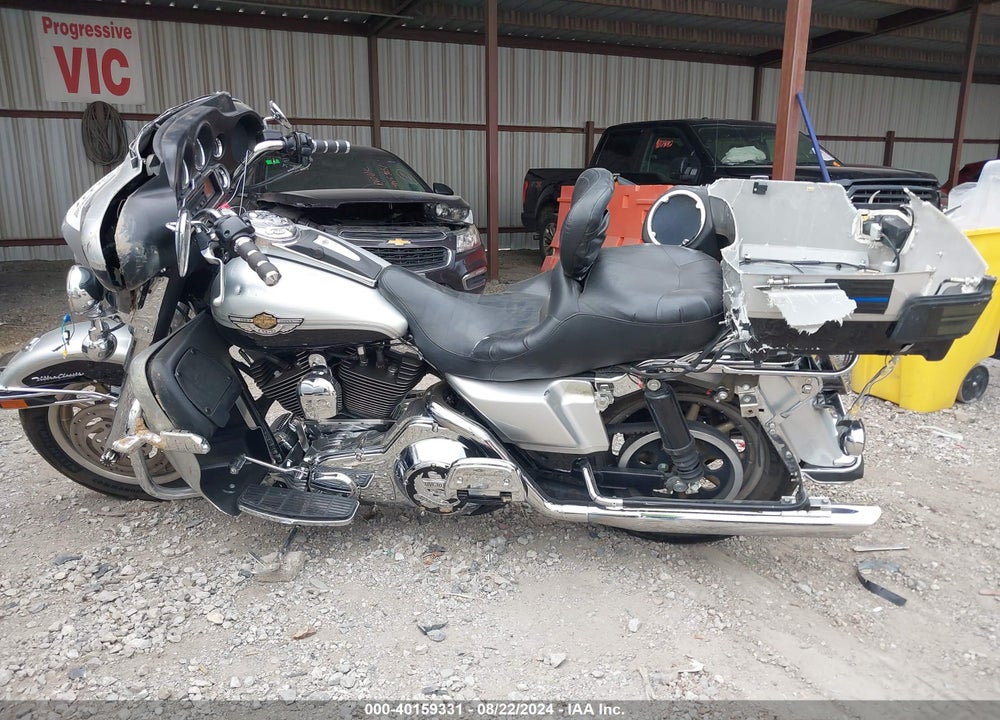 2003 HARLEY-DAVIDSON FLHTCUI ANNIVERSARY VIN: 1HD1FCW463Y641592