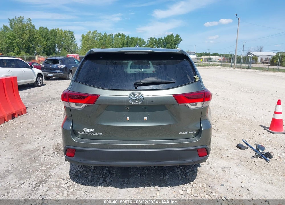 2019 TOYOTA HIGHLANDER XLE VIN: 5TDJZRFH7KS918095