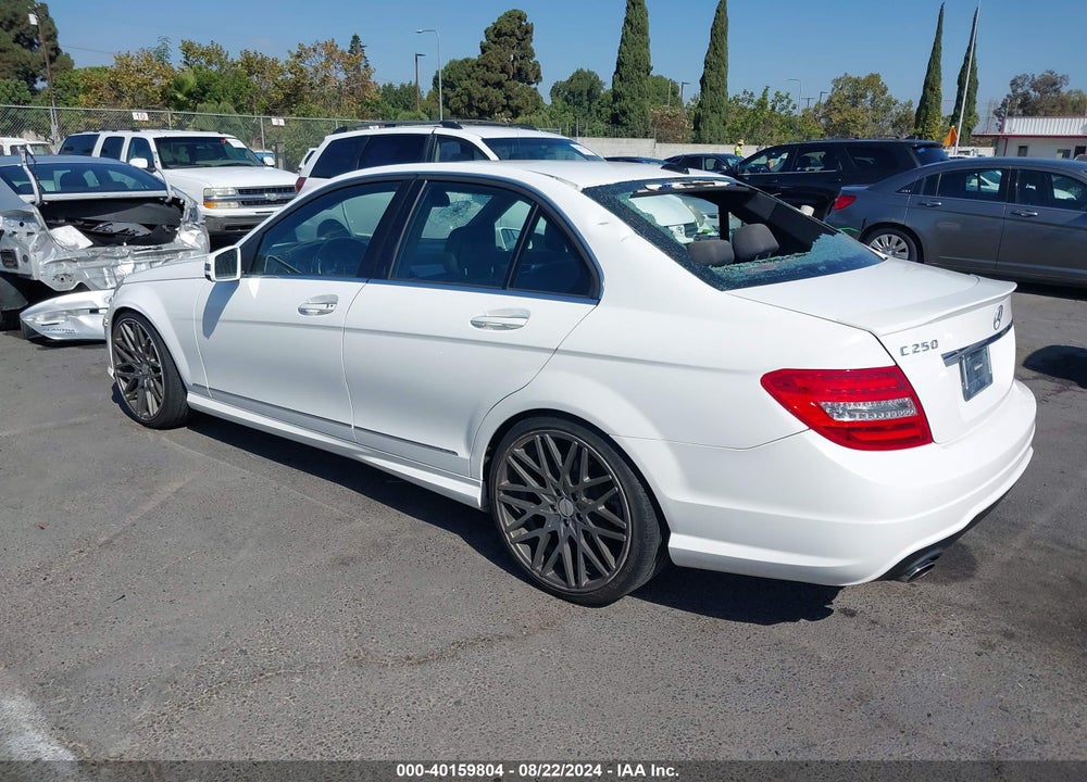 2013 MERCEDES-BENZ C 250 LUXURY/SPORT VIN: WDDGF4HB6DR277561