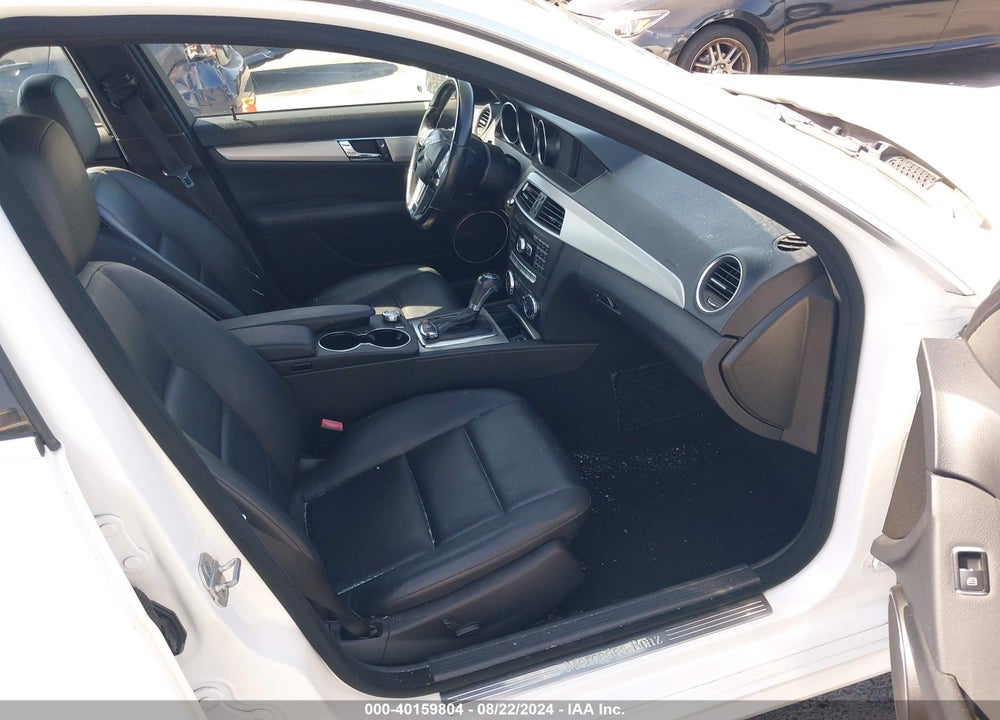 2013 MERCEDES-BENZ C 250 LUXURY/SPORT VIN: WDDGF4HB6DR277561