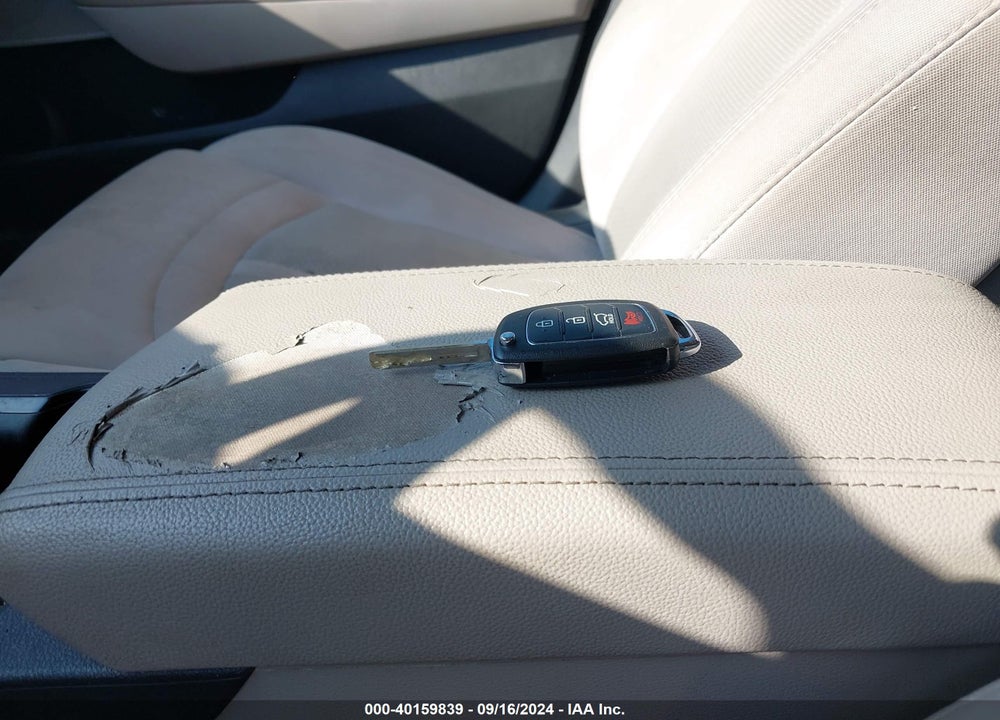 2017 HYUNDAI SONATA VIN: 5NPE24AF5HH569807