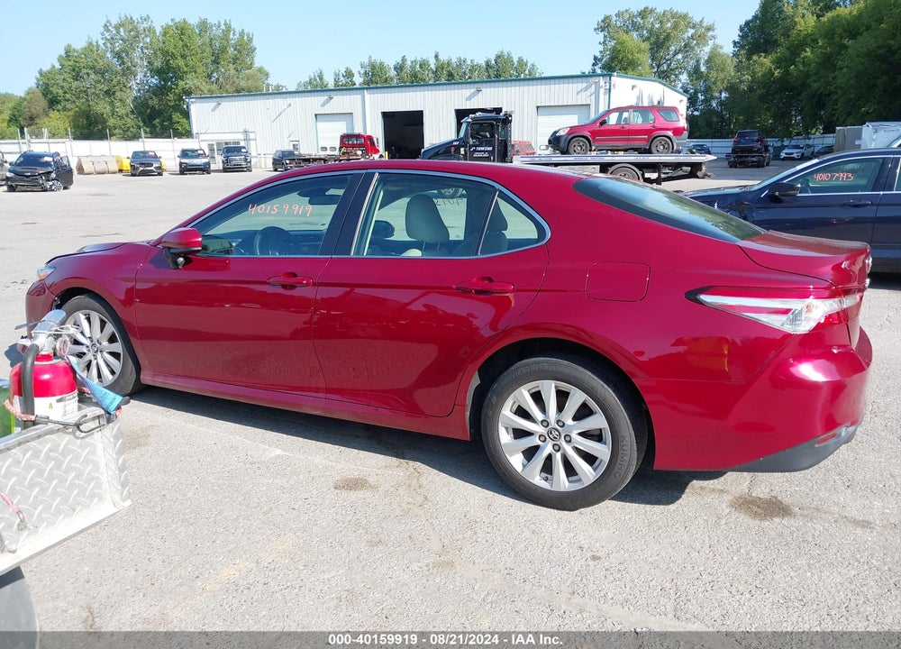 2018 TOYOTA CAMRY LE VIN: 4T1B11HK6JU597002