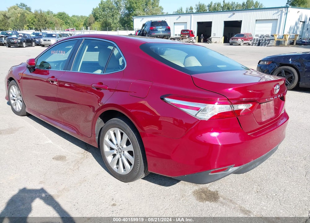 2018 TOYOTA CAMRY LE VIN: 4T1B11HK6JU597002
