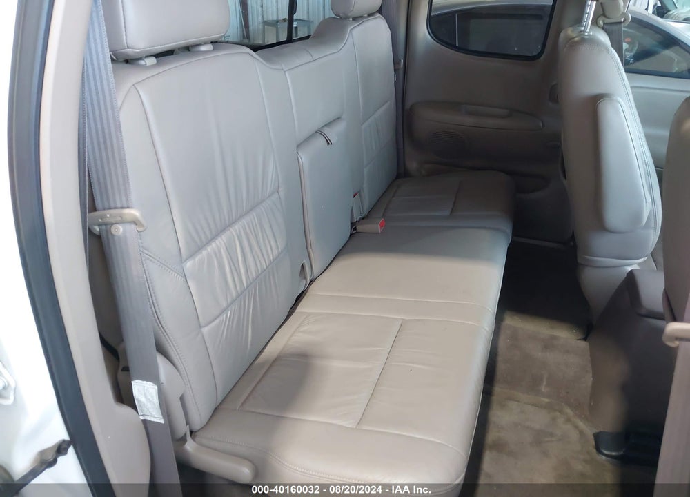 2000 TOYOTA TUNDRA LTD V8 VIN: 5TBRT3811YS079628